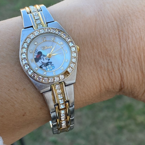 Disney Minnie Mouse watch stainless steel crystal embellished fits up to 7.25” - Picture 3 of 12